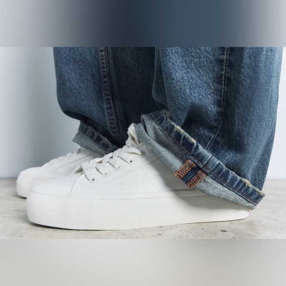 NWT. Zara White Athletic Platform Casual Sneakers. Size 11. - Picture 7 of 9
